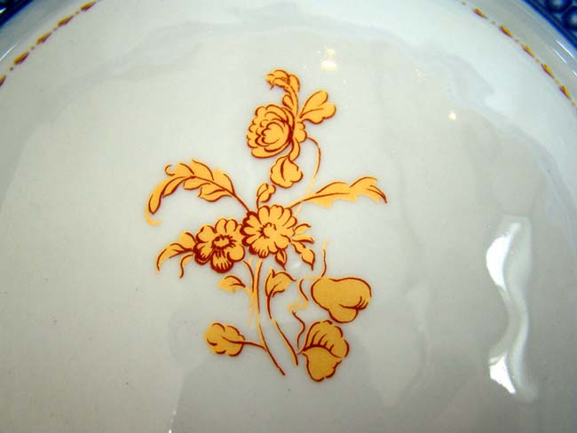 A Chinese Export Style "SOCIETY OF THE CINCINNATI" Presentation Bowl by Mottahedeh — image 6